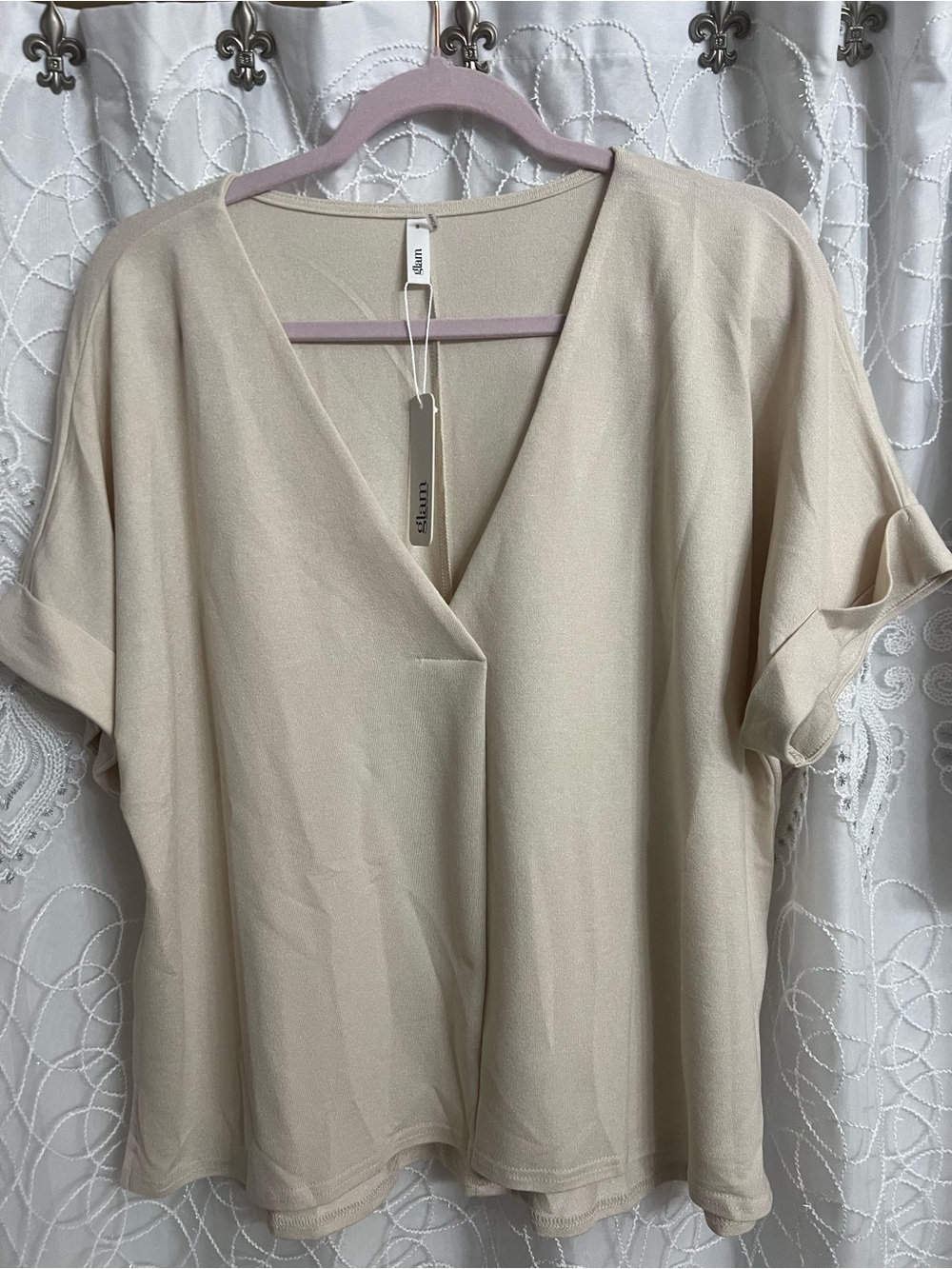 glam Cream V-Neck Short Sleeve Blouse